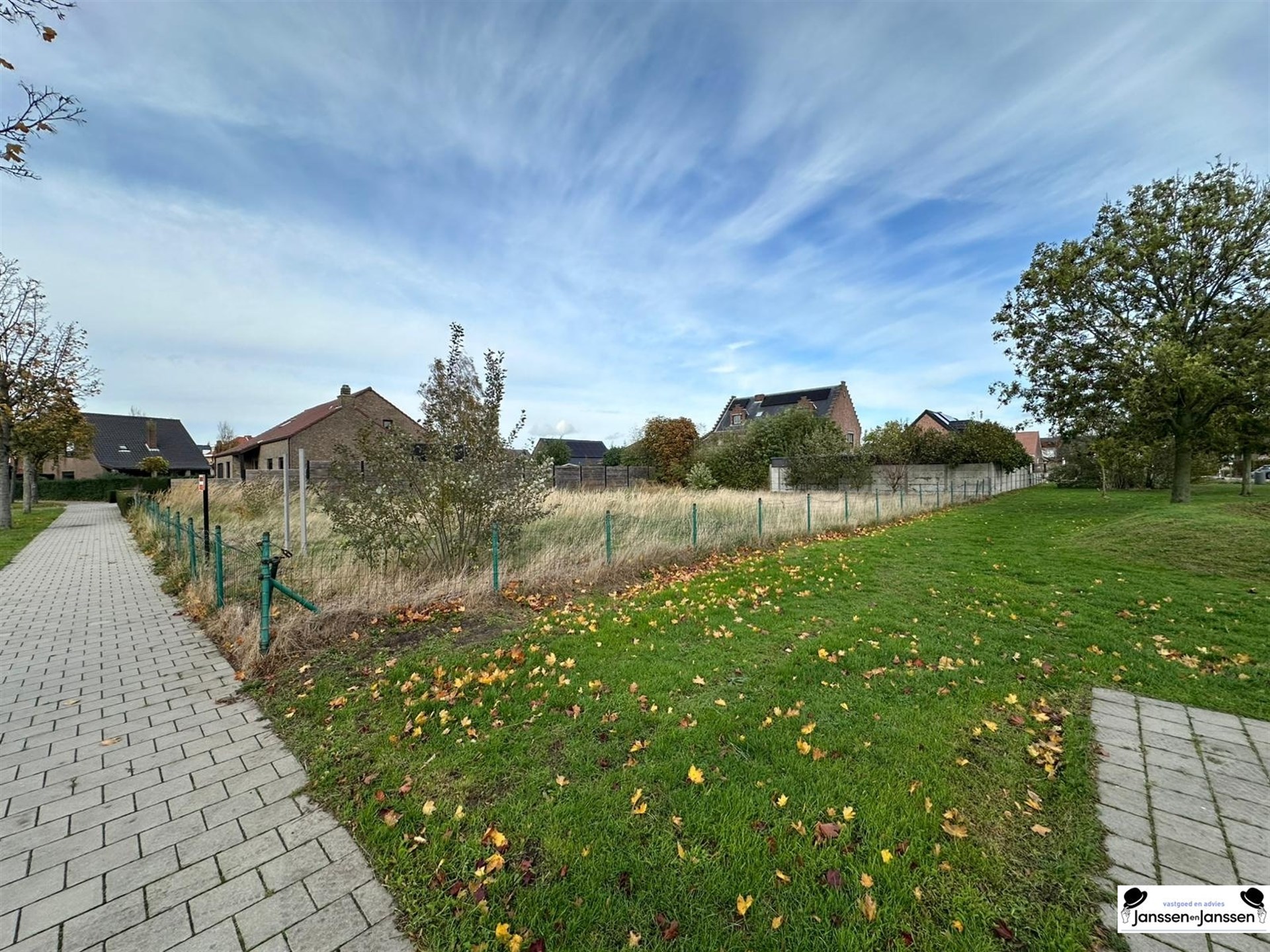 Mooi stuk bouwgrond voor halfopen bebouwing - foto 1