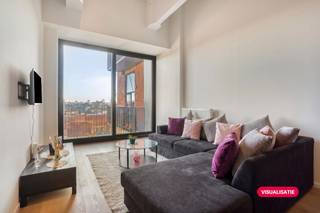 Loft-appartement (75m²) met één slaapkamer te koop in een voormalig fabrieksgebouw gelegen te Anderlecht. Het gebouw werd omgevormd naar lofts en opgeleverd in 2015. De hoge plafonds, het ruimte gevoel en het aangename terras van 15m² zijn slechts enkele troeven van dit appartement.Het appartement is als volgt ingedeeld: - ruime lichtrijke woonkamer met open keuken en aanpalend terras- keuken voorzien van al het nodige comfort: kookplaat, ingebouwde koelkast, oven en vaatwasmachine- toegang tot het terras van 15m²- apart toilet- één slaapkamer met en-suite badkamer voorzien van dubbele wastafel en douche- zithoek dewelke gebruikt kan worden als open bureau-ruimte- berging met aansluiting voor wasmachine- kelder n°25- staanplaats (buiten) n°46 (verplicht aan te kopen, niet inbegrepen in vraagprijs)Het appartement beschikt daarnaast over een zeer gunstig EPC-attest (label C) waardoor wordt voldaan aan de energetische normen opgelegd voor Brussel in 2033. Vraagprijs: 295.000 EUR + 20.000 EUR voor de staanplaats.Het appartement wordt momenteel verhuurd tot eind april 2026.Het appartement is gelegen in de nabijheid van openbaar vervoer (metro en bus) en op enkele minuten wandelen van grootwarenhuizen (Colruyt). In de buurt kan je ook terecht in het 'Bospark', een park van 5 hectare groot met o.a. een speeltuin voor kinderen.Wens je dit appartement graag te bezichtigen? Doe een aanvraag via www.dewaele.com of contacteer Danielle Kaluza via 0491 27 21 88.DISCLAIMER: Sommige afbeeldingen in deze presentatie zijn met AI gegenereerd om het potentieel van het pand te illustreren. Ze tonen niet de exacte, huidige staat. Aan deze beelden kunnen geen rechten worden ontleend.