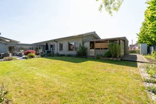 Deze ruime, gelijkvloerse villa in het hart van Kortemark combineert comfort, privacy en veelzijdigheid. Dankzij de centrale ligging –...