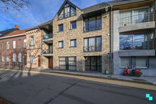 Centraal gelegen 2-slaapkamerappartement met een bewoonbare oppervlakte van 102 m² (volgens EPC-attest) op de tweede verdieping van...