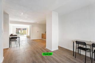 Dit charmante huis met een totale oppervlakte van 242m², gelegen in Roesbrugge, biedt een unieke kans voor wie op zoek is naar een leuke...