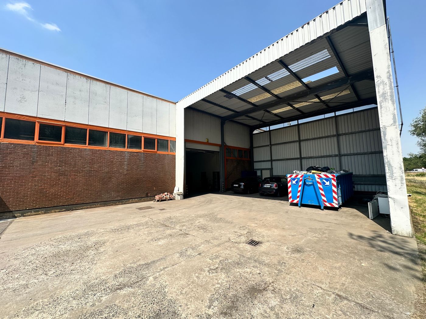 Functioneel magazijn met kantoor te huur – 964 m² magazijnruimte + 164 m² kantoorruimte - foto 1