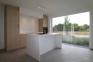 Strakke en energiezuinige nieuwbouwwoning te huur gelegen langs de Kalverstraat. Deze woning beschikt over alle nodige hedendaagse comfort en is...