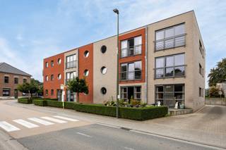 Uitstekend gelegen bestaand appartementsgebouw gebouwd in 2011.Het gebouw is gelegen in het bruisende centrum van Lubbeek recht tegenover de kleuter...