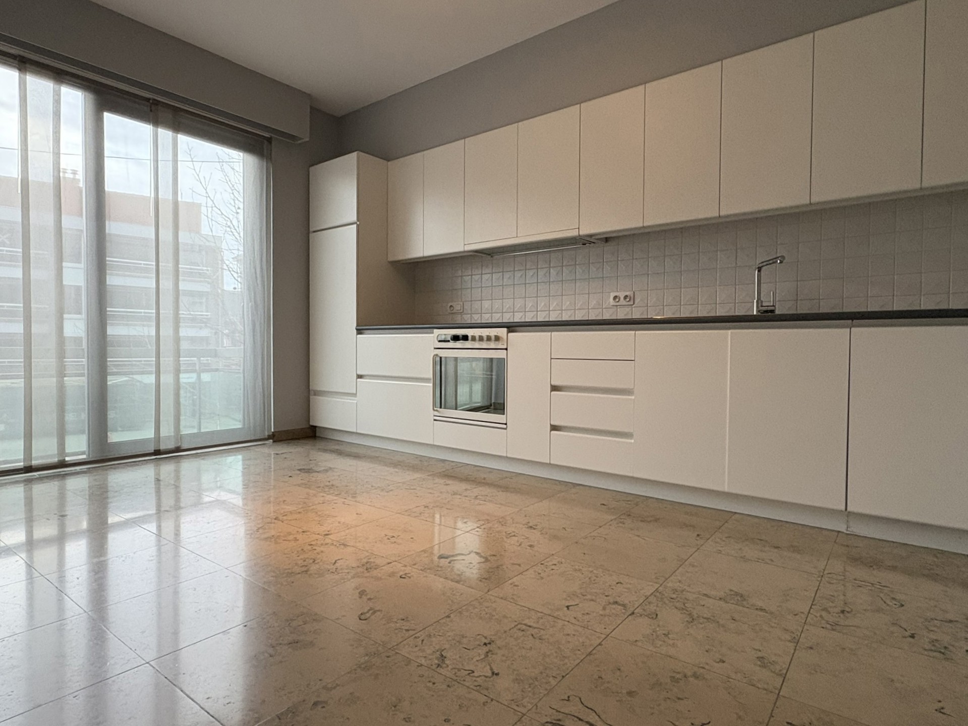 Ruim tweeslaapkamer appartement te huur in hartje Deinze - foto 4