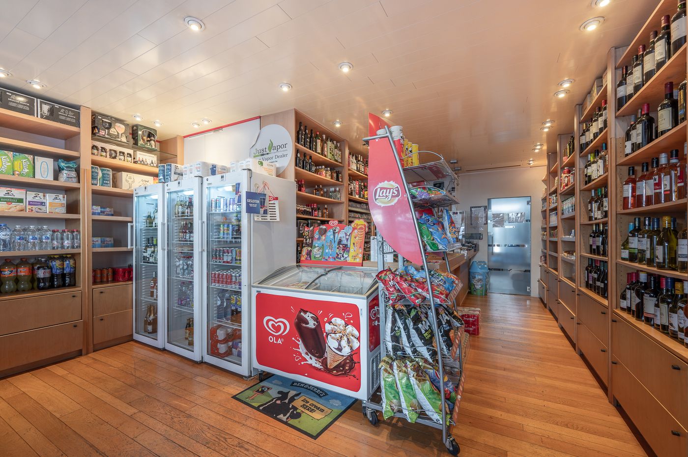 Ruime woning met atelier (65m²) en commerciële mogelijkheid in centrum Sint-Kruis - foto 2