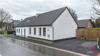 Bij ImmoFusion 7/7 “open huis”: klik op onze 3D-TOUR.Welkom in deze recent en hoogwaardig gerenoveerde woning, waar landelijke charme en moderne...