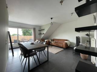 DAKAPPARTEMENTMooi dakappartement in het centrum van Zoersel. Beschr: woonkamer met halfopen keuken, 1 slaapkamer, badkamer. Ruim zonnig terras met...