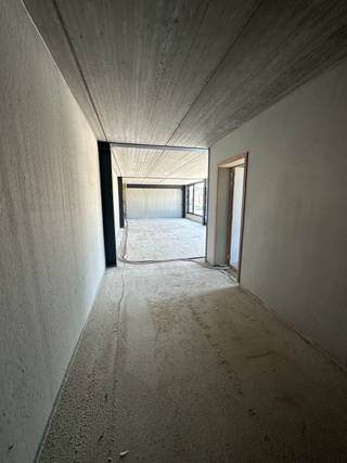 Nieuwbouw KMO-unit bestaande uit 153 m² opslagruimte in combinatie met 175 m² kantoren en 98 m² conciërgewoning te koop. De ruimte maakt deel uit...