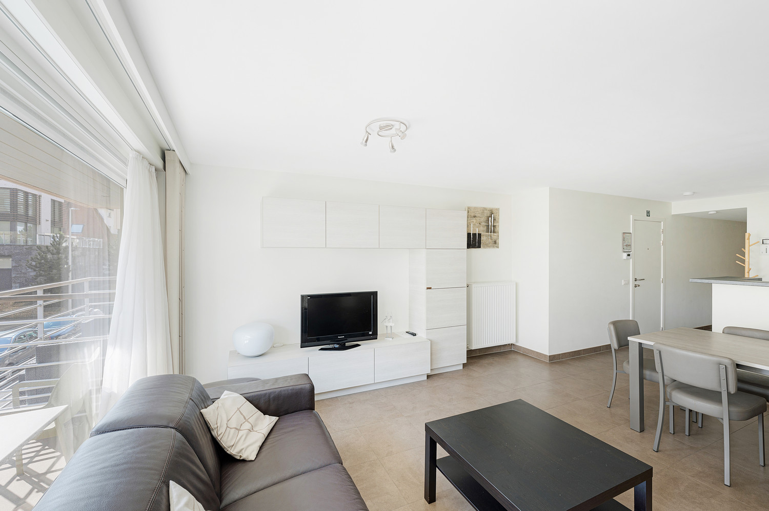 Zonnig 2-slaapkamerappartement vlakbij de zeedijk in Duinbergen - foto 5