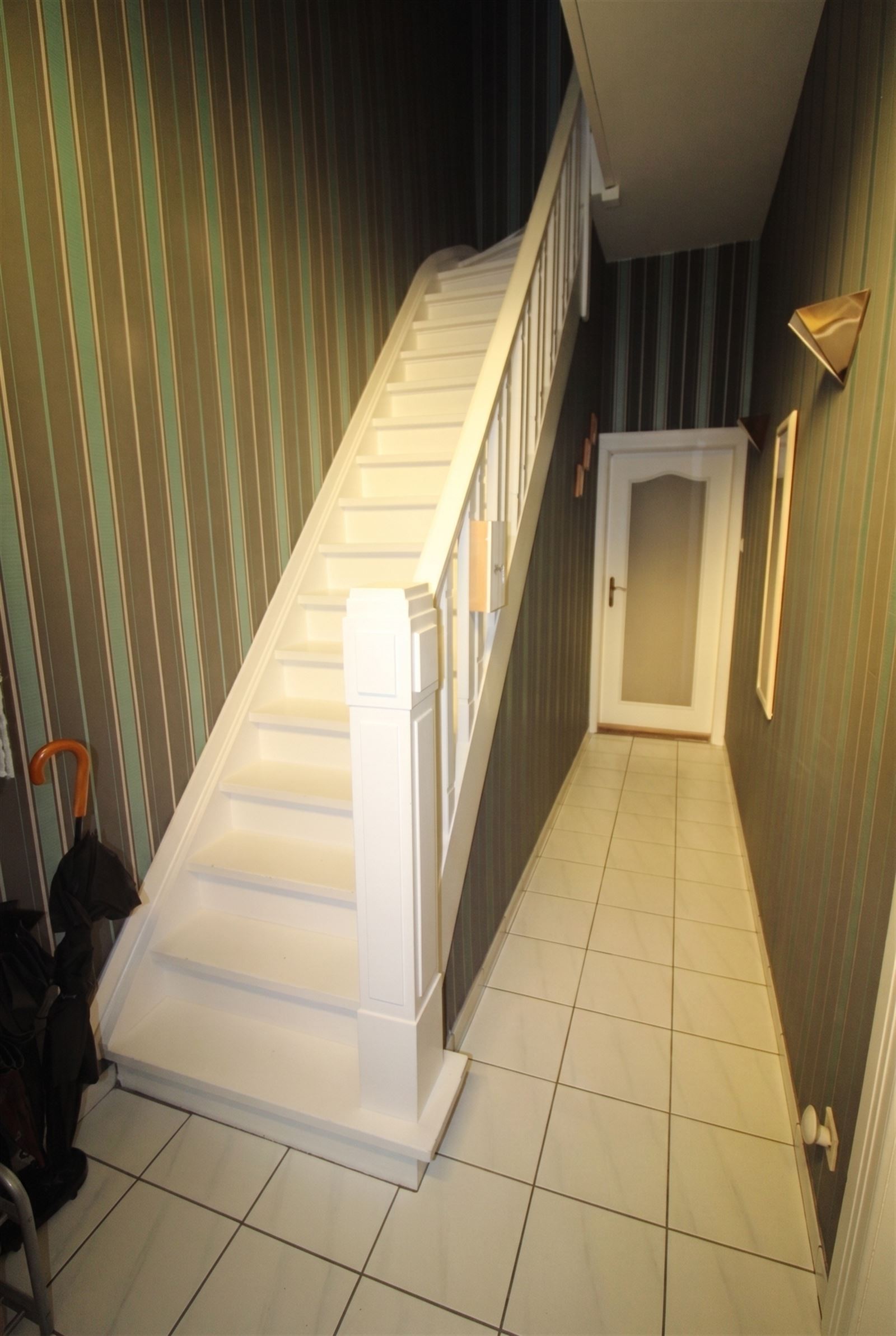 Te moderniseren ruime woning met stadstuintje - 4/5 slpks mog. - foto 4