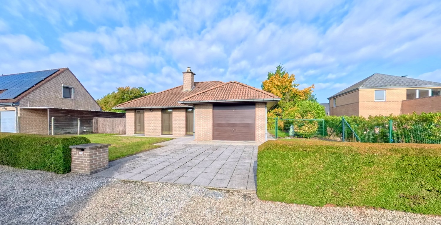 Ruime woning op toplocatie met grote tuin en inpandige garage! - foto 2