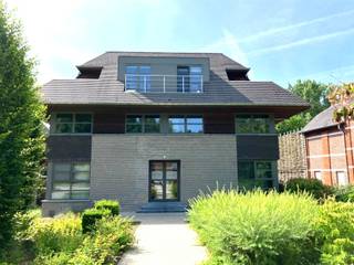 Dit ruime gelijkvloers appartement in Residentie Nenuphar II ligt in een groene en rustige omgeving op wandelafstand van het stadscentrum. Als één...
