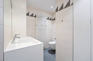 Te koop in Meise: Centraal gelegen appartement met 3 slaapkamers, nabij scholen, openbaar vervoer en park.Het appartement biedt een praktische...