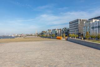 Met gepaste trots stellen wij u dit heerlijk appartement voor op een absolute toplocatie met uniek zicht op beide Scheldebochten. Wonen op het,...