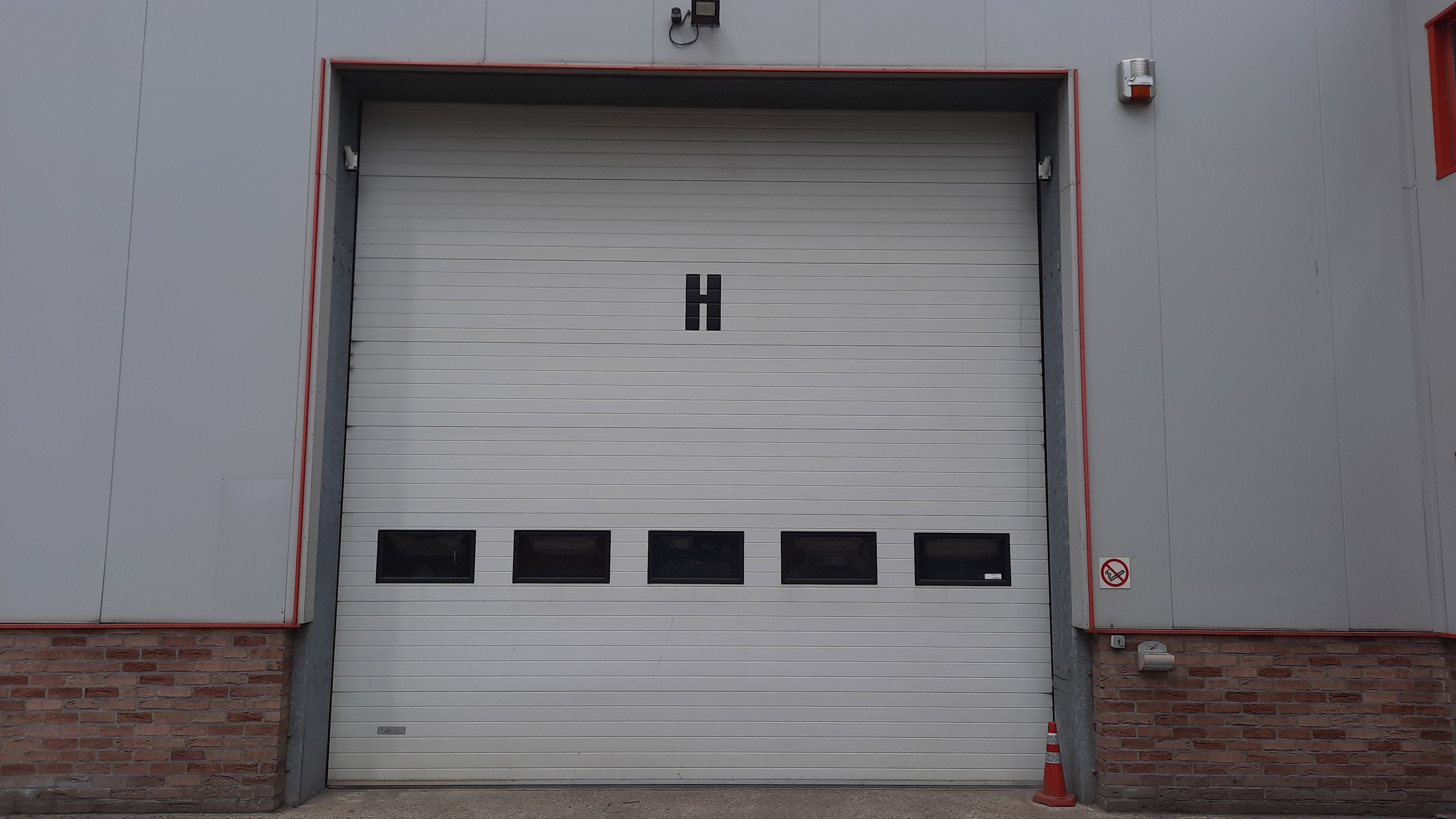 Commercial à louer à Beveren-Kruibeke-Zwijndrecht - photo 4