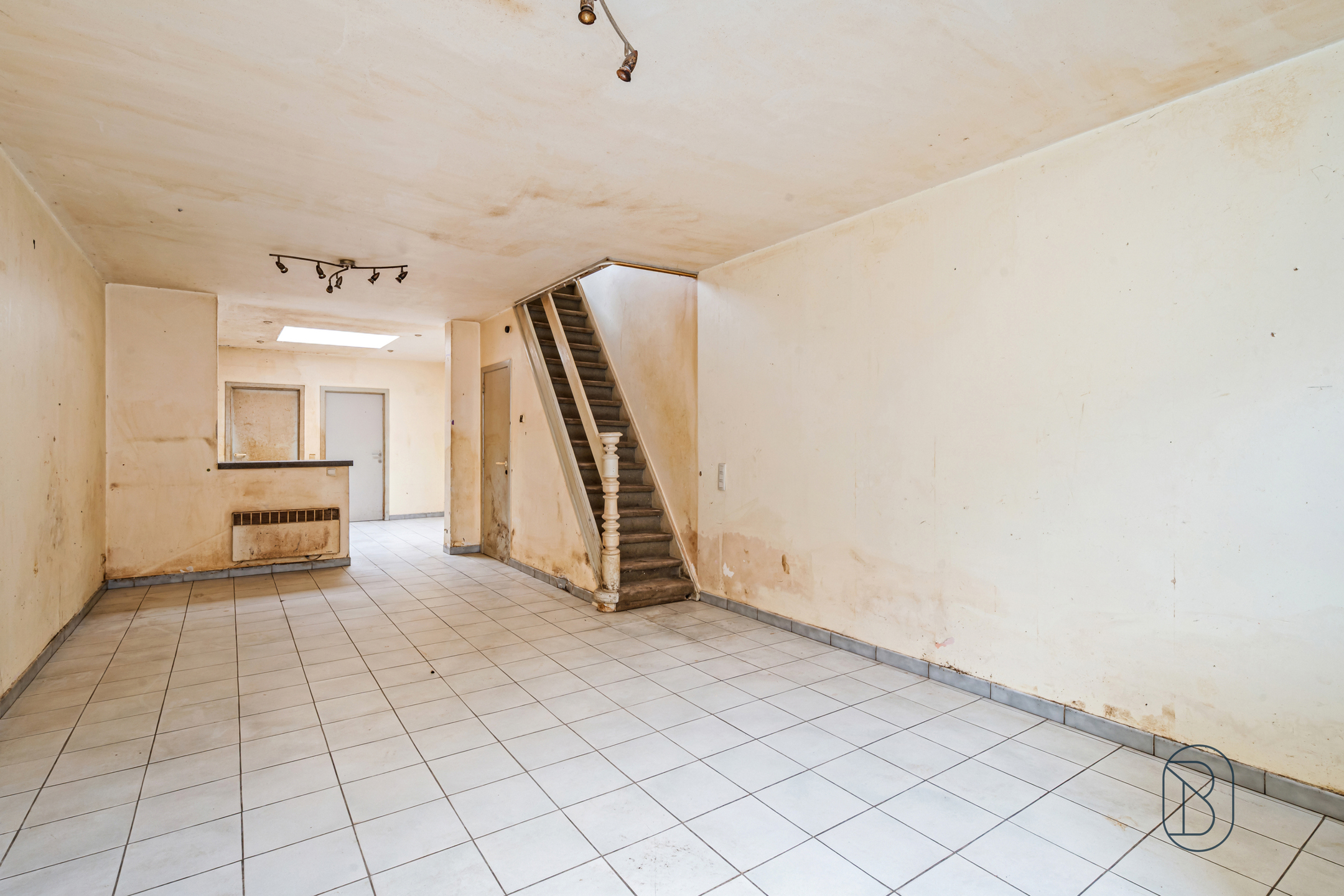 Te renoveren woning met 3 slk en terras - foto 3