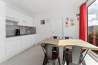 Ontdek deze energiezuinige vakantiewoning gelegen in het vakantiepark 'New Dahlia'. Deze woning heeft 2 slaapkamers en is uitstekend gelegen...