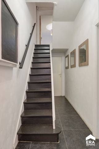 Instapklare woning met 4 slaapkamers in TongerenOp een steenworp van het centrum van Tongeren vinden we deze gerenoveerde woning terug.In de directe...