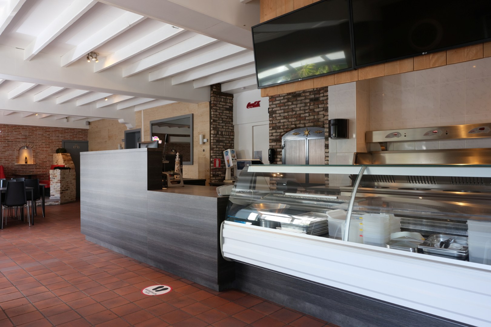 Commercieel gelegen handelspand met woonst in Westrozebeke! - foto 4