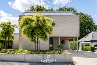 Interesse? Meer informatie op www.SWEVERS.be. - Deze instapklare open bebouwing uit 2008 ligt in een rustige, groene omgeving in Lummen, op...