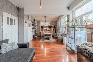 Zeer ruime statige woning met uitzonderlijk renovatiepotentieel!Bent u op zoek naar een karaktervolle woning die u volledig naar eigen smaak kan...