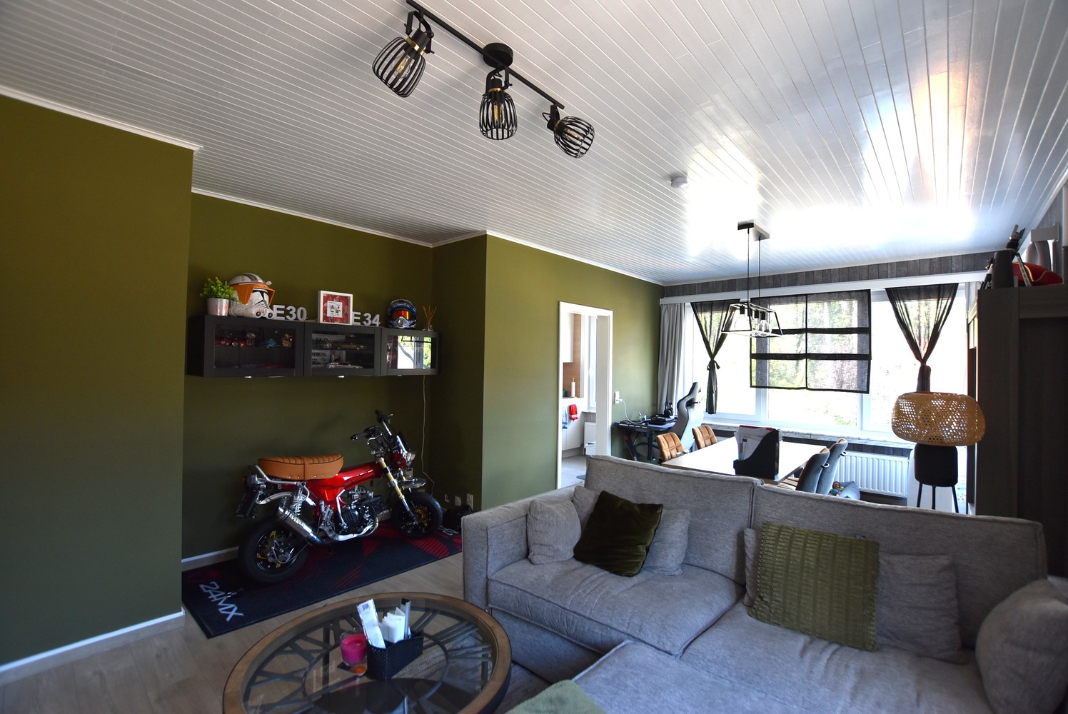 Gerenoveerd twee slaapkamer appartement met garage - foto 4