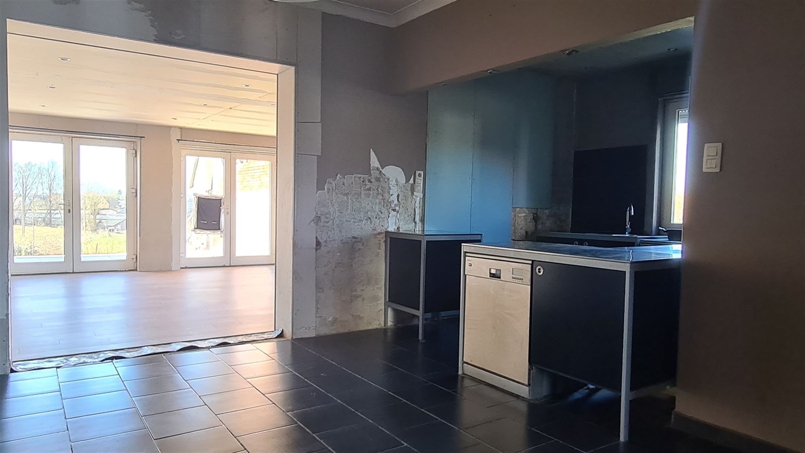 Deels gerenoveerde woning op rustige locatie! - foto 2