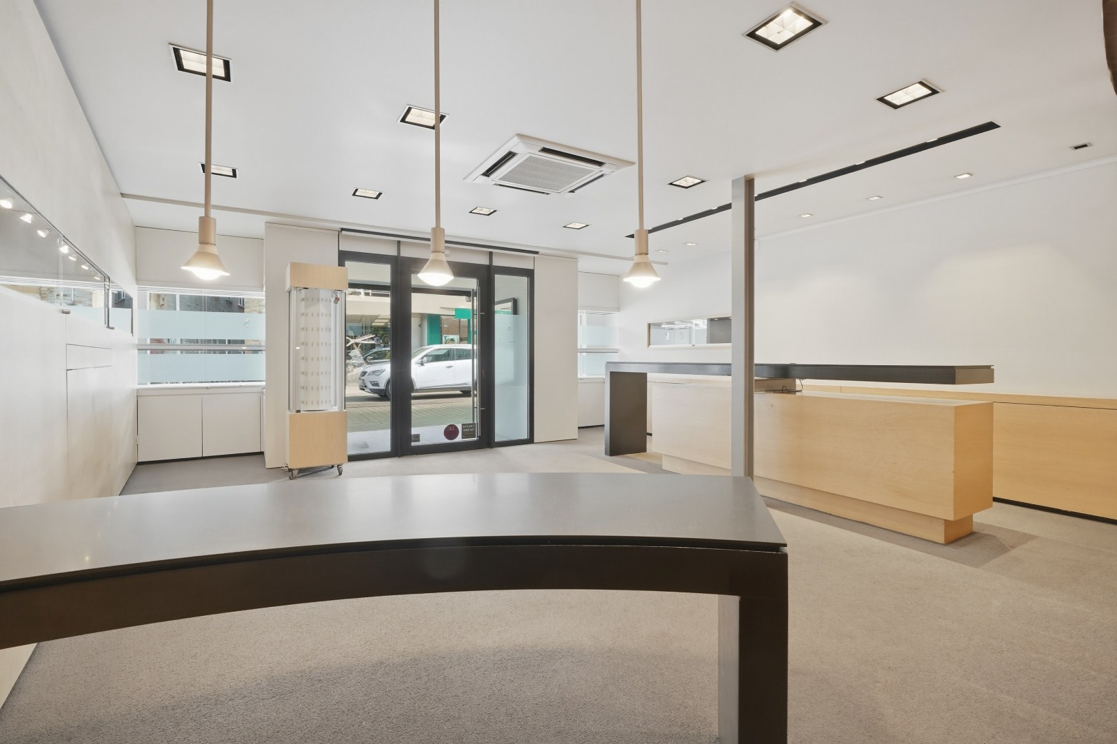 Multifunctionele woning met handelsruimte in hartje Veurne. - foto 4