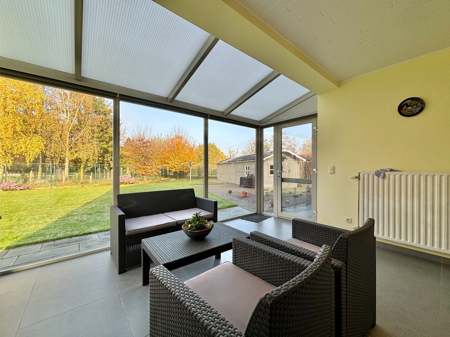 ALLEENSTAANDE VILLA OP 700M² IN EEN RUSTIGE WIJK MET 4SLPKS, GARAGE VOOR 2 WAGENS EN RUIME TUIN - foto 3