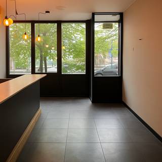 Dit pand bevindt zich pal tegenover de Schelde en vlakbij het historische stadscentrum van Antwerpen. Daarnaast gaat het om onroerend erfgoed:...