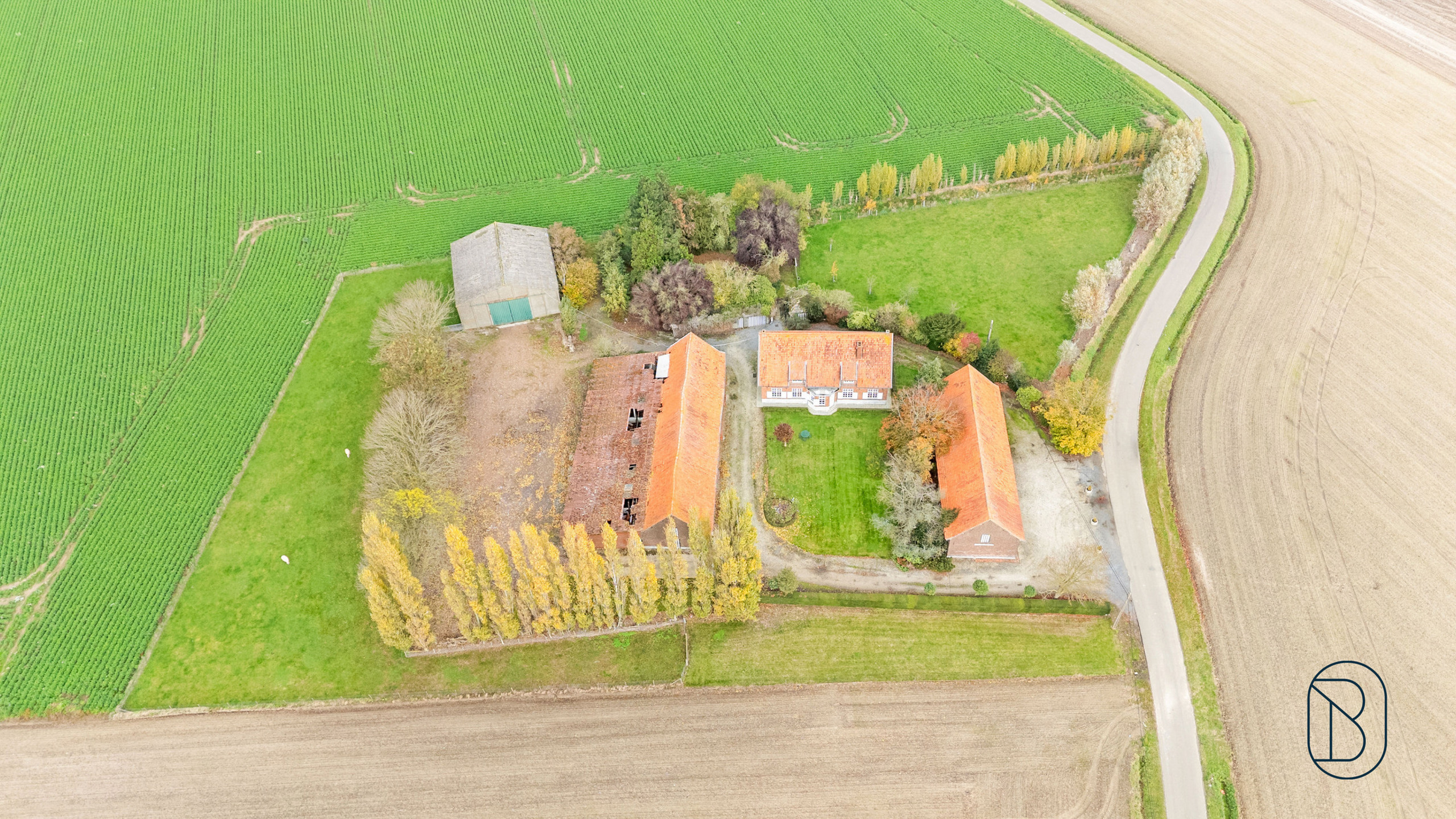Unieke charmante vierkantshoeve op 1 hectare grond te Ieper - foto 2