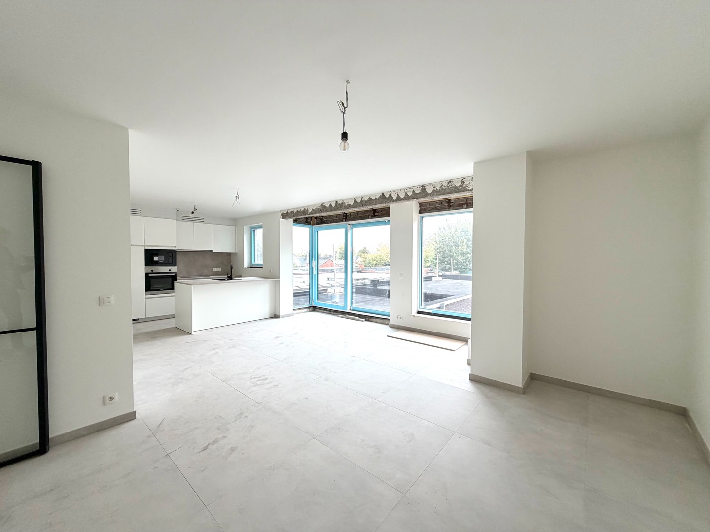 Nieuwbouw appartement met terras en garage in Zwevegem - photo 3