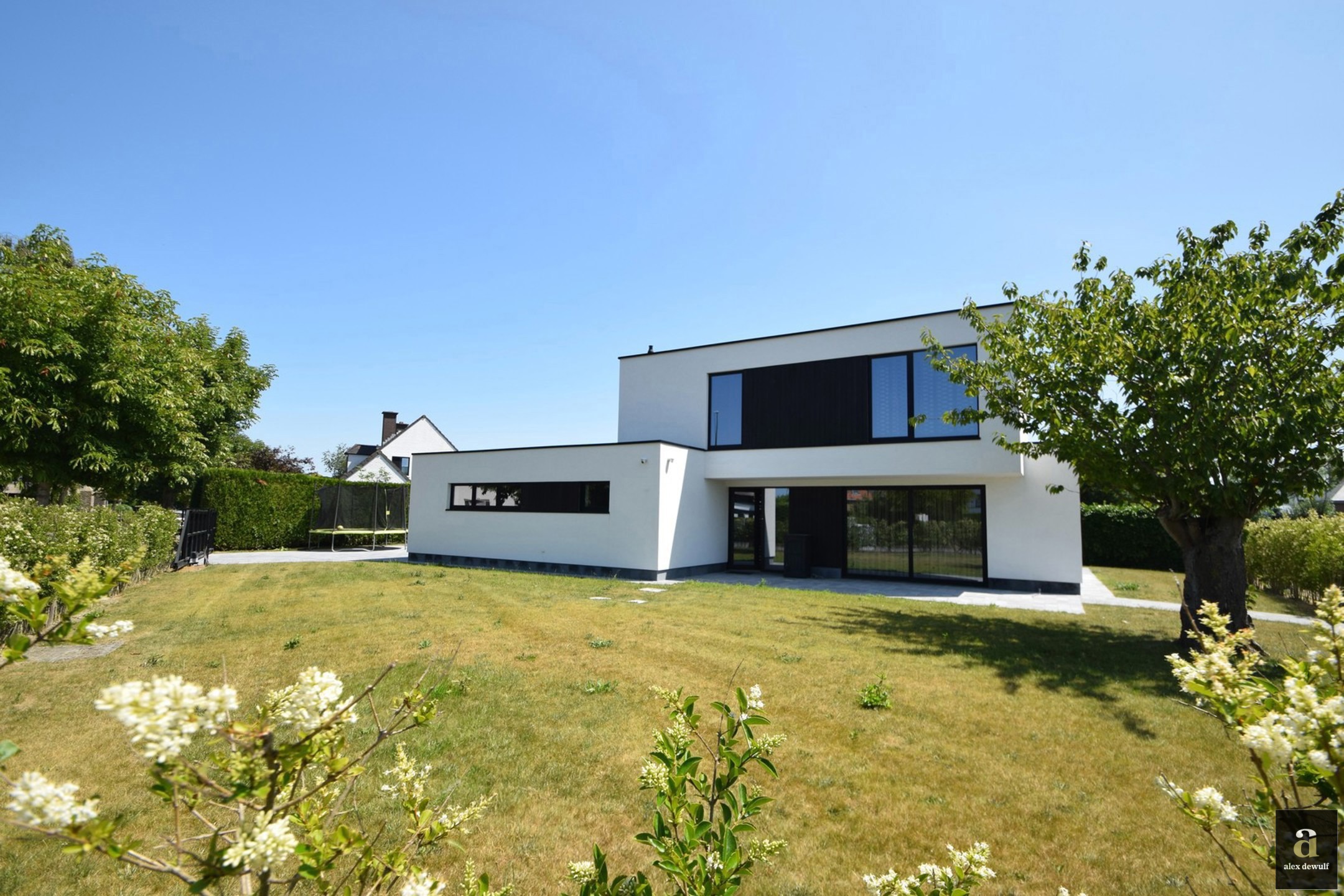 Alleenstaande moderne villa gelegen in een rustige residentiële omgeving te Knokke - foto 2