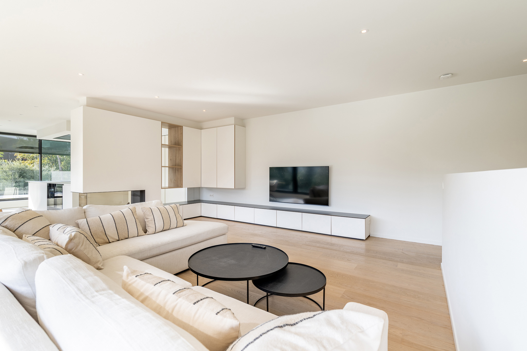 Moderne villa met zongerichte tuin - foto 5