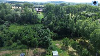 BOUWGROND IN NUCHTEN TE IDEGEMVraagprijs : 114.900 euroDeze zeer goed gelegen bouwgrond voor een halfopen bebouwing is gelegen in een rustige...