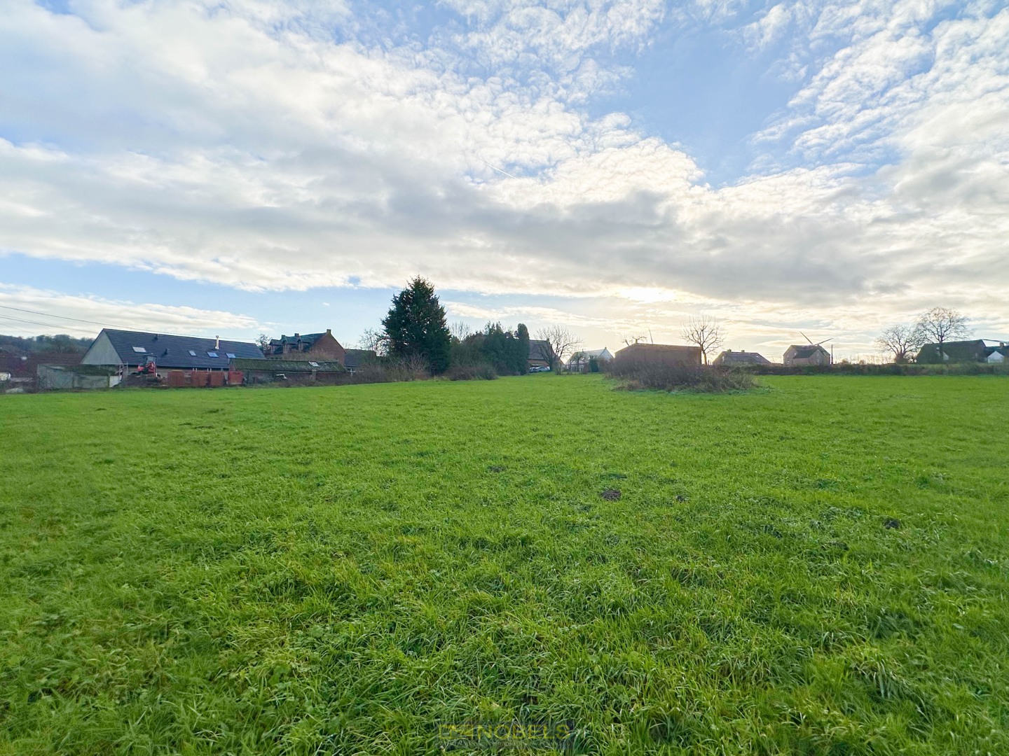Te koop, groot perceel (2.093m²) in uiterst rustige omgeving te Frasnes-lez-Buissenal - foto 4