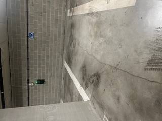 <p>Parkeerplaats te koop in de ondergrondse parkeergarage van de residentie Canal Wharf, gelegen op niveau -1. Ideaal als eigen parkeerplaats of als investering.</p>