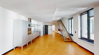 <p><strong>ANTWERP – DUPLEX APARTMENT WITH SUNNY TERRACE</strong></p>
<p>Located on Schrijnwerkersstraat, this pleasant duplex apartment combines light, space and a well-thought-out layout. A comfortable home in a central location, ideal for those who enjoy city living without compromising on tranquility and functionality.</p>
<p>Upon entering, you are welcomed into a well-maintained entrance hall with cloakroom and guest toilet. The living level features a spacious and bright living room with adjoining dining area and open kitchen, complemented by a separate storage room. Large windows provide abundant natural light and create an open, inviting atmosphere. This level also includes a first bedroom with an ensuite bathroom equipped with a shower and washbasin.</p>
<p>The upper floor offers a second bedroom, an additional bathroom and a hammam. There is also a separate toilet and a built-in walk-in dressing. The sunny terrace completes this level, allowing you to enjoy the outdoor space in full privacy.</p>
<p>The layout is practical and comfortable, suitable for a couple, a small family, or anyone seeking extra space for a home office or guest room.</p>
<p>The apartment also includes a private cellar storage.</p>
<p>A parking space is available within walking distance and can be rented for €125/month.</p>