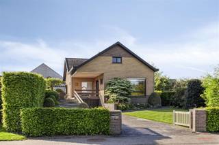 Unieke kans - Doe een bod!Ben je op zoek naar een woning met karakter, ruimte én potentieel? Dan is deze unieke architecturale woning misschien wel...