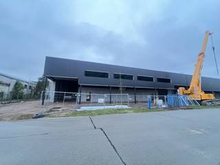 Newly built warehouse for rent in Gavere, easily accessible near the N60 (Gent—Oudenaarde). The spacious awning can serve as a covered loading...