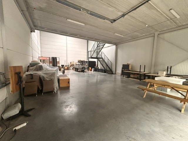 Bedrijfshal van 207 m² met een kantoorruimte op 1° verd. van 105 m² - foto 4