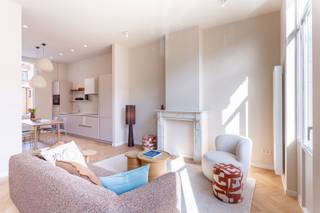 Dit instapklare appartement maakt deel uit van een recente totaalrenovatie waarbij het volledige gebouw met kwalitatieve materialen werd...