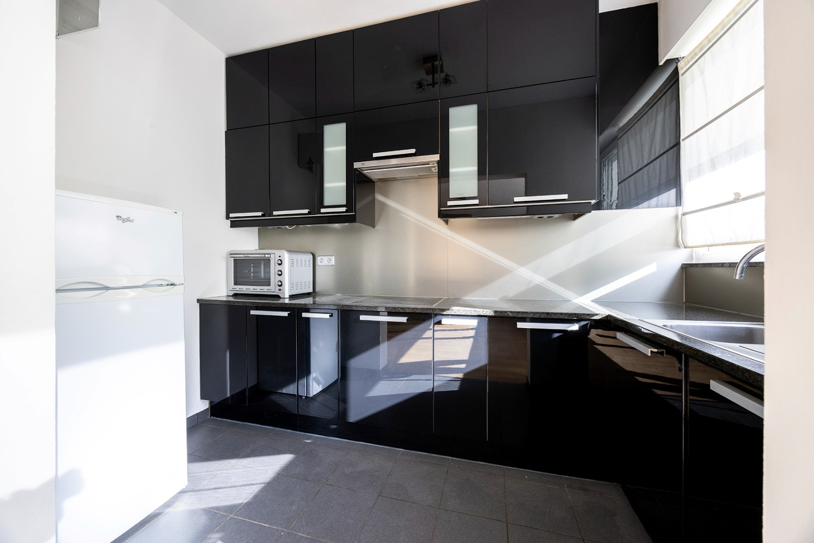 Appartement met 2 slaapkamers, terras, kelder en garagebox - foto 4