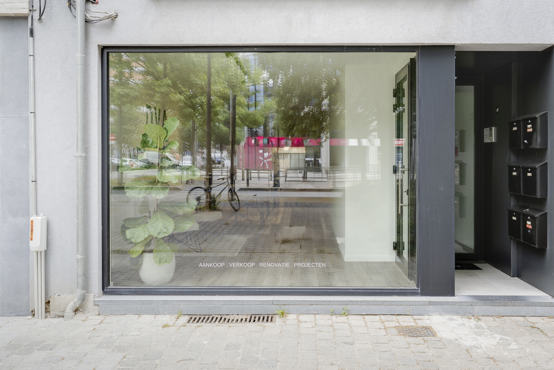 Commercial for sale in Antwerp - photo 1