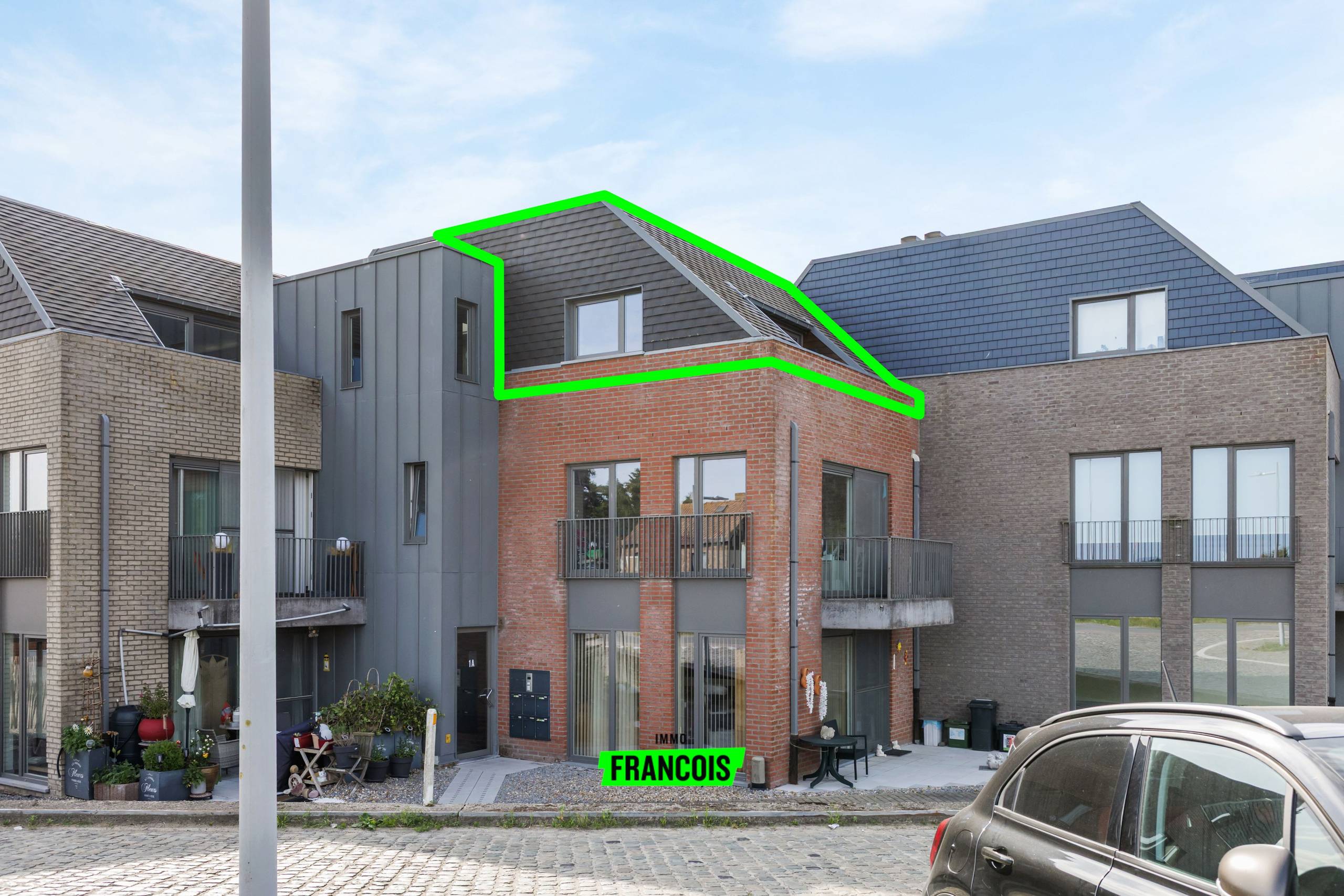 Instapklaar appartement met terras, parkeerplaats en fietsberging te koop in Alveringem - foto 1