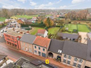 Deze bijzonder nette rijwoning met een netto bewoonbare vloeroppervlakte (ex. Kelder en zolder) van 198 m² bevindt zich langs de Oude Statiestraat...