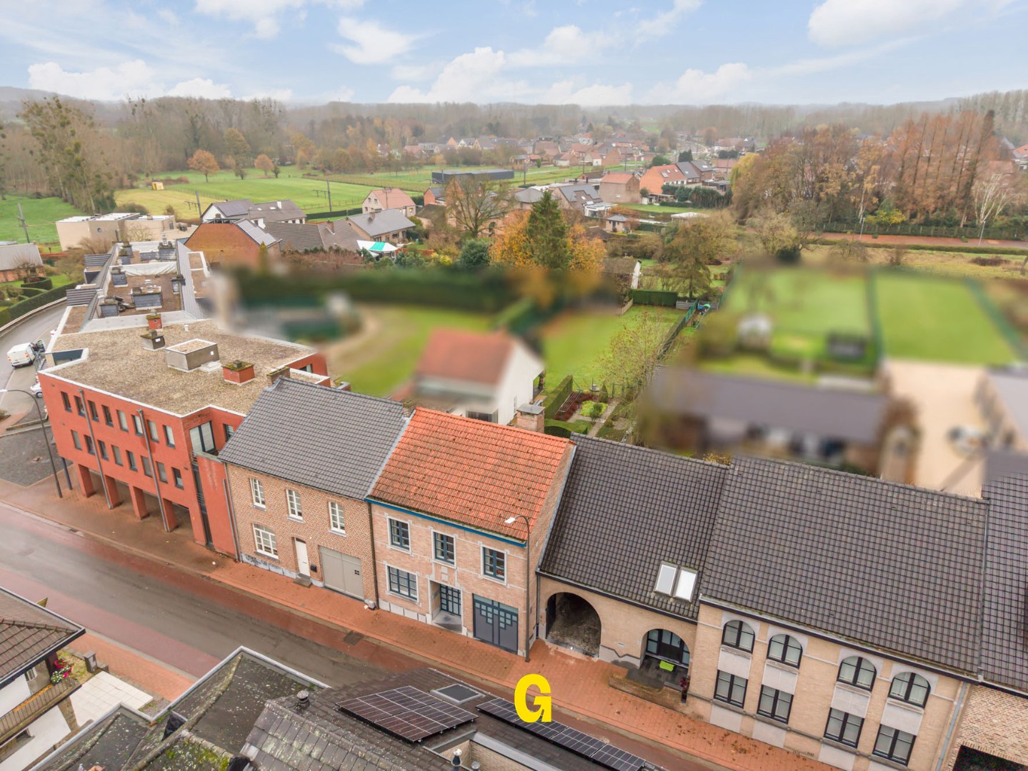 Bijzonder nette rijwoning van zeer degelijke kwaliteit, met tuin op 6a 46ca, vlak bij de dorpskern van Hoeselt. - foto 3