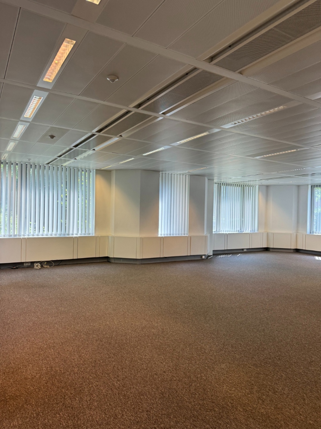 Commercial for rent in Waterloo - photo 3