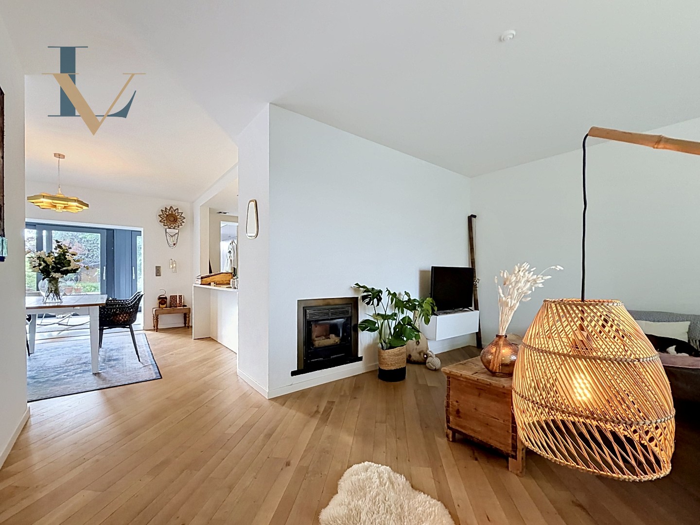 Charmante instapklare woning met 2 slpk. aan de vaart in Schoten nabij het centrum. - foto 1